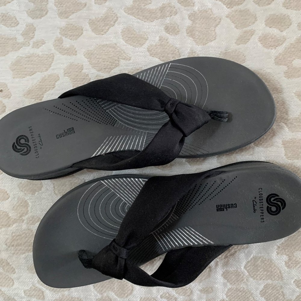 Clarks Cloudsteppers Flip Flop Size 10 Black Fabric Straps Rubber Sole